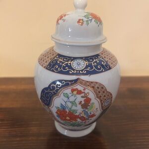 Vintage Japanese Porcelain Ginger Jar Lid/ Temple Vase